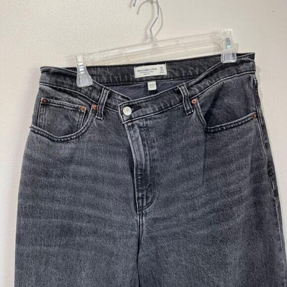 Abercrombie & Fitch Curve Love The 90s Relaxed Jean High Rise Black Size 30/10L - Picture 4 of 6